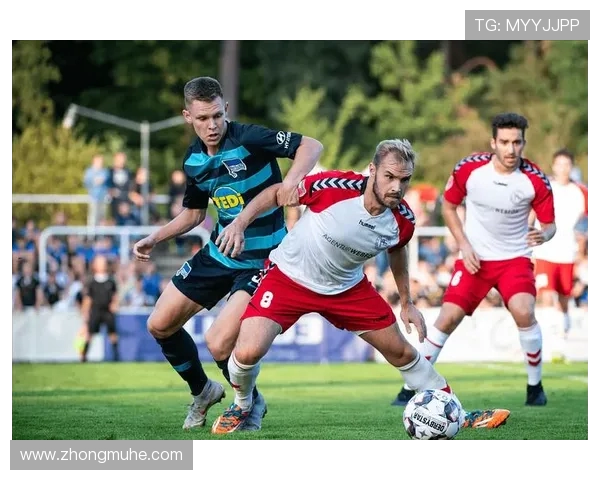 卡尔斯鲁与汉堡的激烈对决揭示了德乙赛场的竞争魅力与球队实力的较量